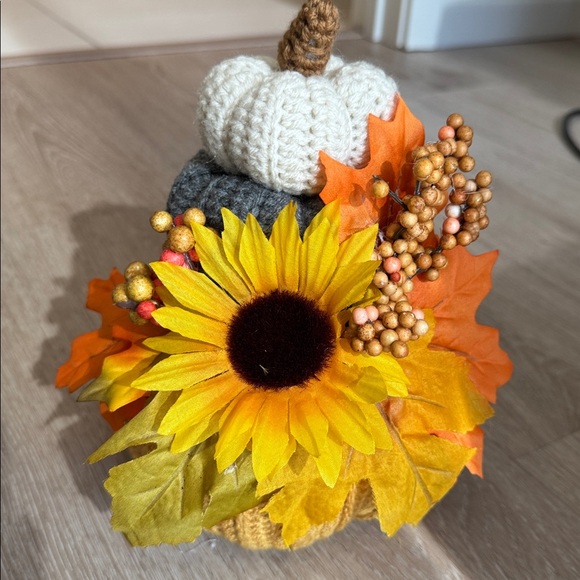 Sunlit Autumn Handmade Crochet Pumpkin Floral Decor - Picture 4 of 4
